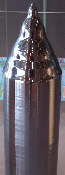 Lingote cilíndrico de silicio monocristalino