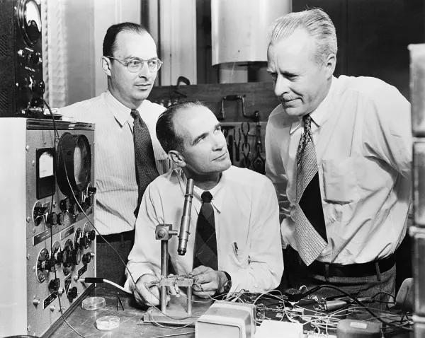Bardeen, Shockley y Brattain en los Laboratorios Bell