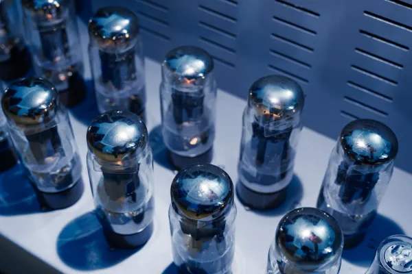 Válvula de vacío de vidrio, parecida a un foco