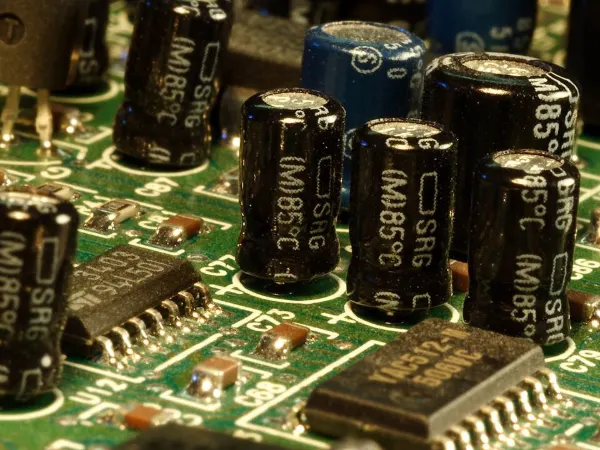 Capacitor electrónico