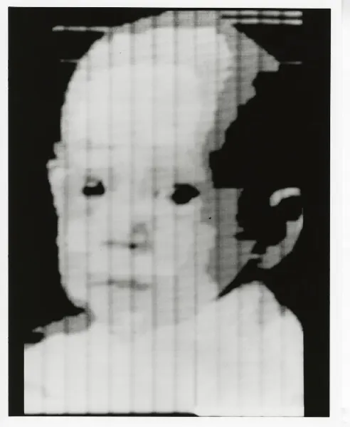 Primera imagen digital: el rostro de un bebé en 176 por 176 píxeles