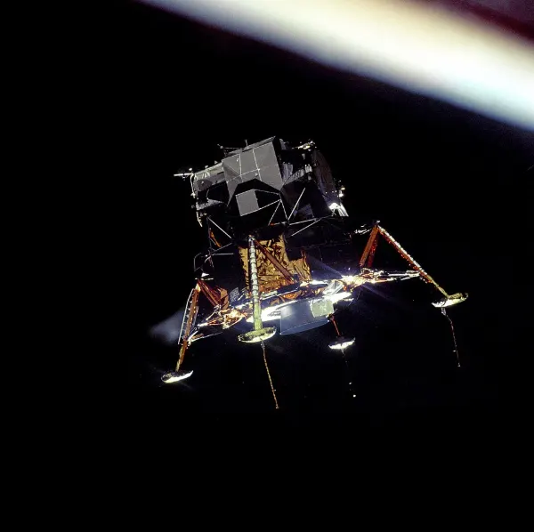 Módulo lunar del Apolo sobre la superficie de la Luna